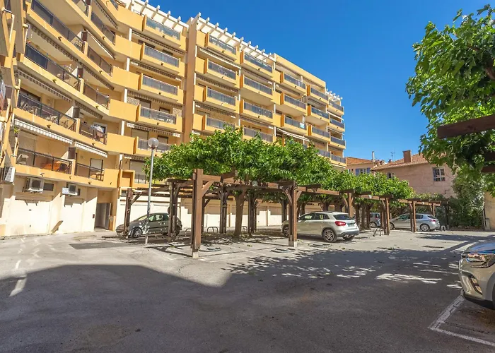 Apartment Saint James-15 By Interhome