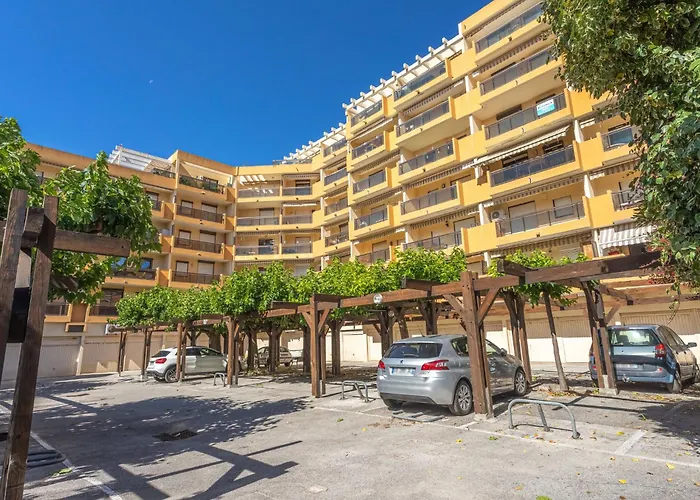 Apartment Saint James-15 By Interhome